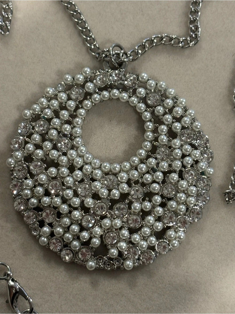 Pearl Rhinestone Pendant Necklace in Silver & White